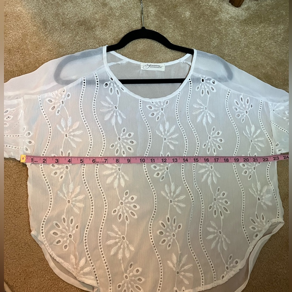 Impressions Large white lace eyelet 18” crop top